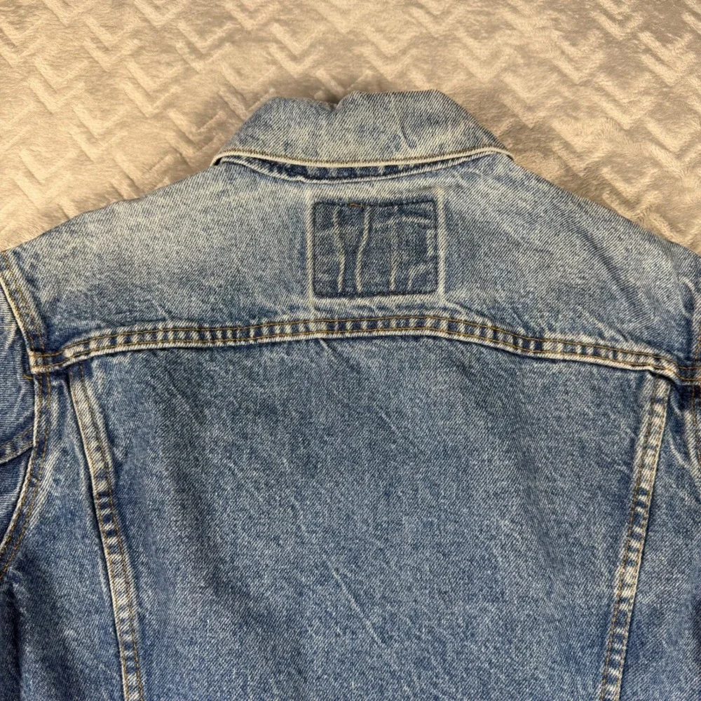 Levi's Trucker Jacket Mens Small Light Wash Denim Y2K Distressed Orange Tab - Picture 7 of 9